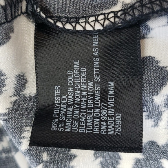 Worthington Short Sleeve Scoop Neck Ivory with Black Design Top, 1X - Picture 4 of 6